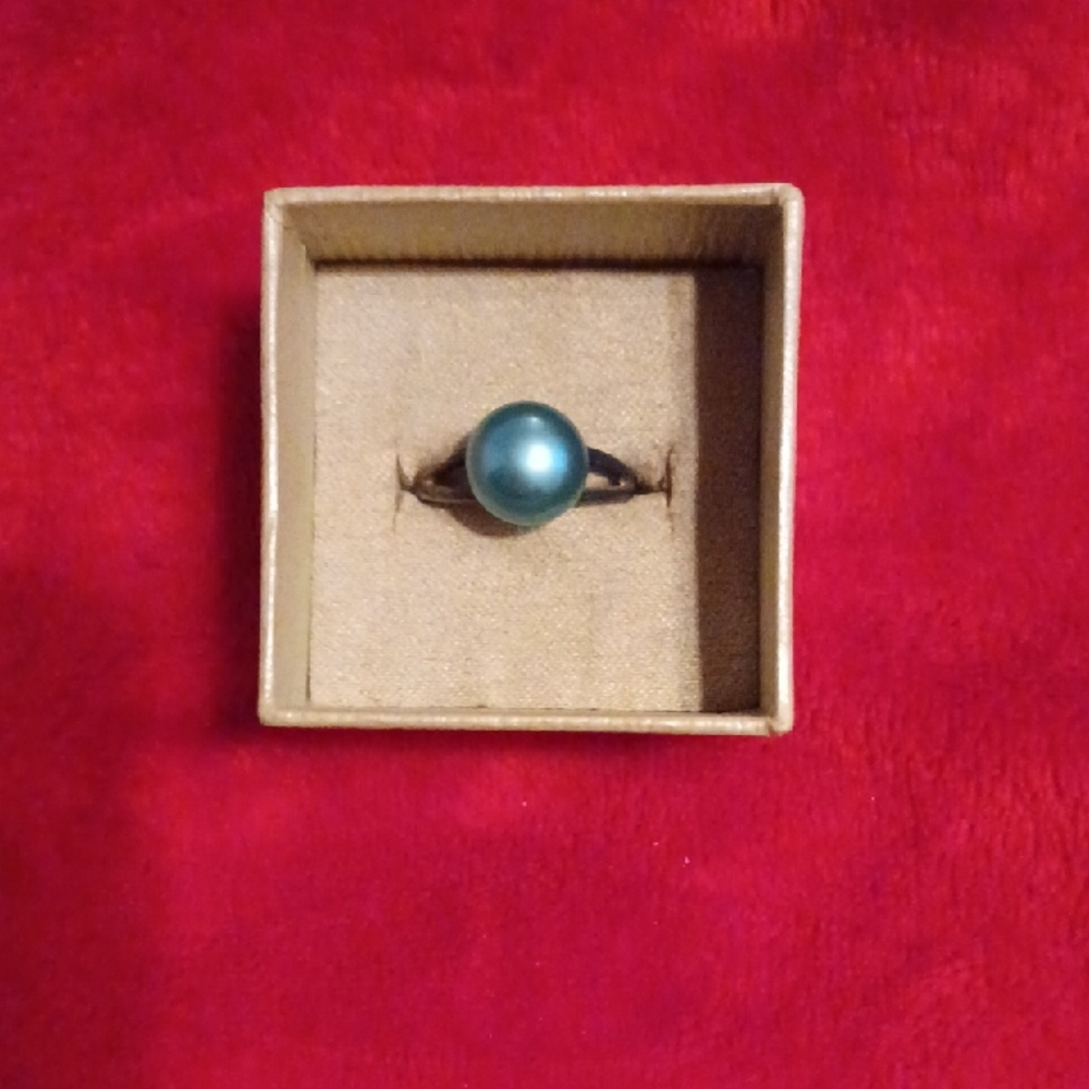 Sterling Silver Turquoise Pearl Ring. Size 8. This Ring Has A Split Shank.